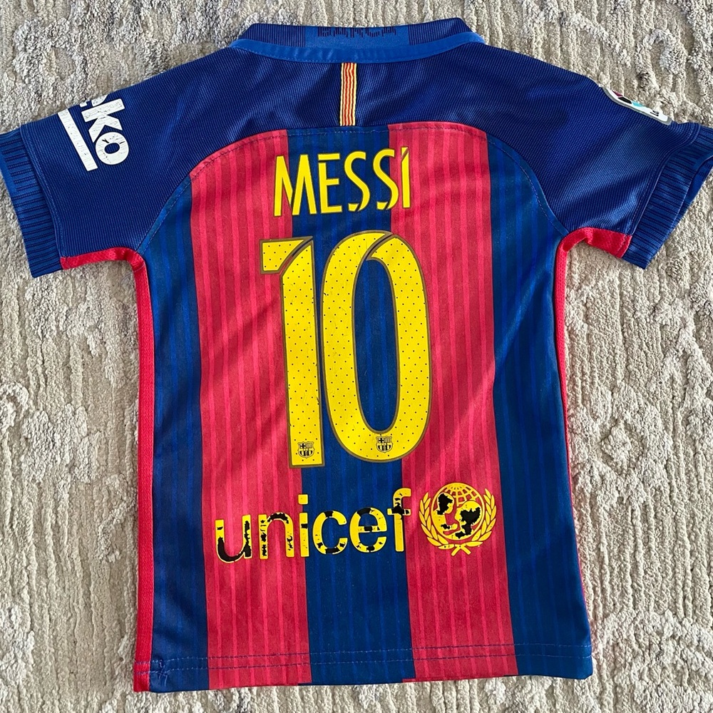 Nike F.C Barcelona Messi soccer fan jersey Sz. 12 (Children’s 1-5)